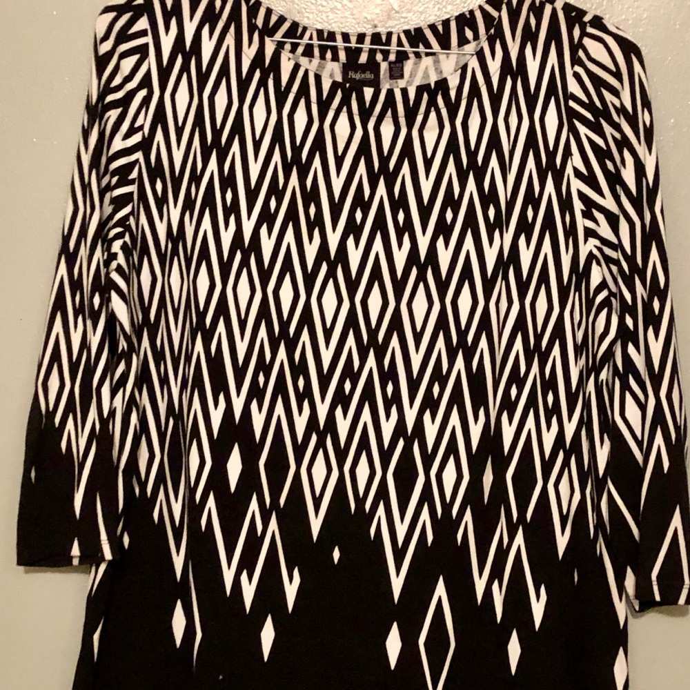 XL RAFAELLA  3/4 sleeve longer length.